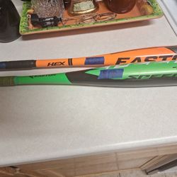 USA OFFICIAL BASEBALL BAT  EASTON HEX $50  NEVER USED. EASTON SPEED. $40. FIRM PRICE 