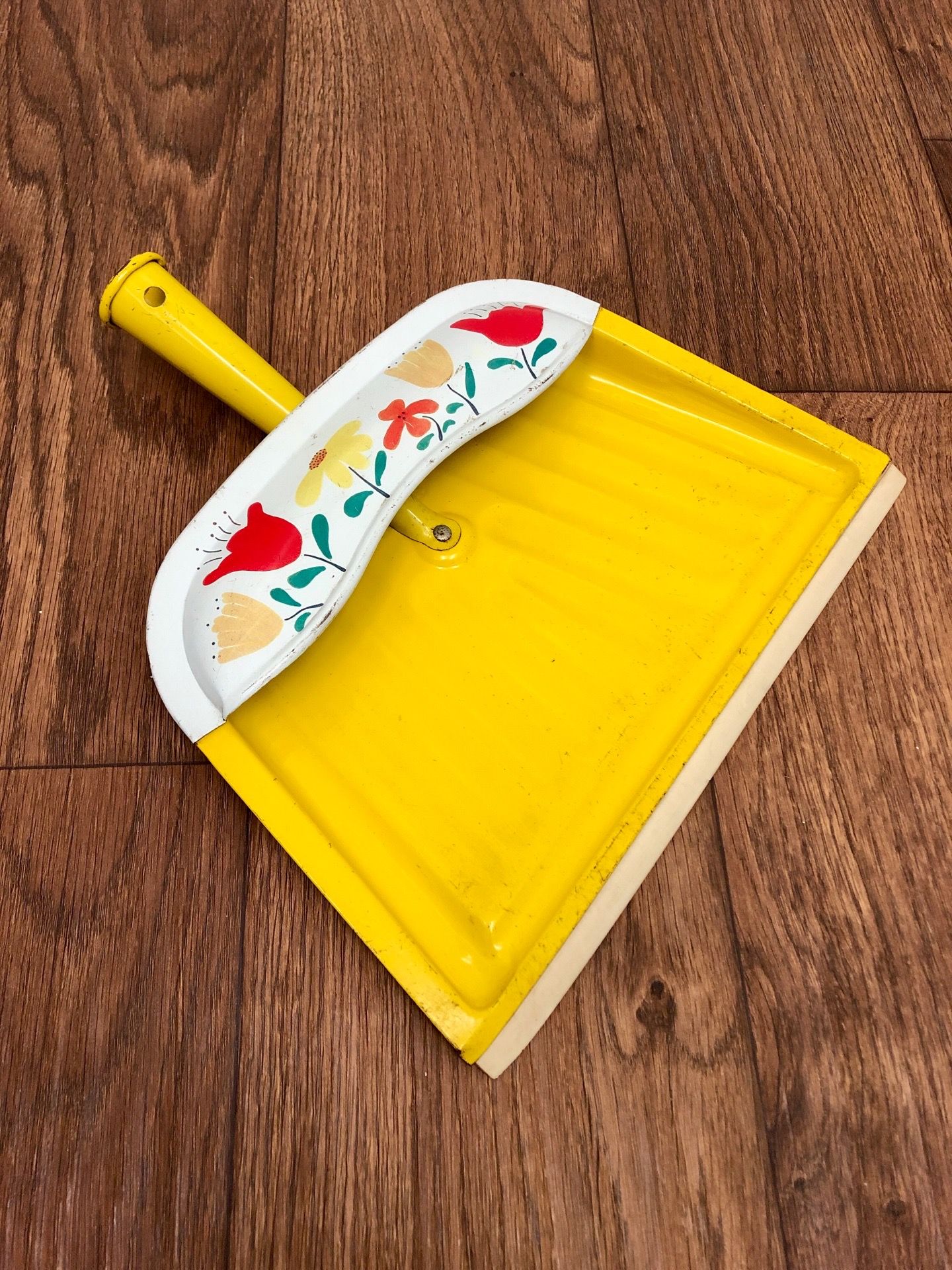 Vintage JV Reed Metal Dustpan Floral MCM