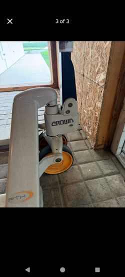 Crown pallet jacks 3 available $299 ea nice!