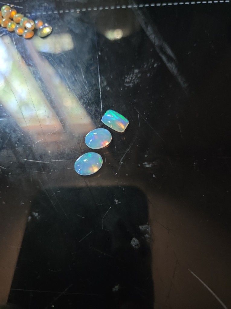Welo Play Of Color Nat Opal