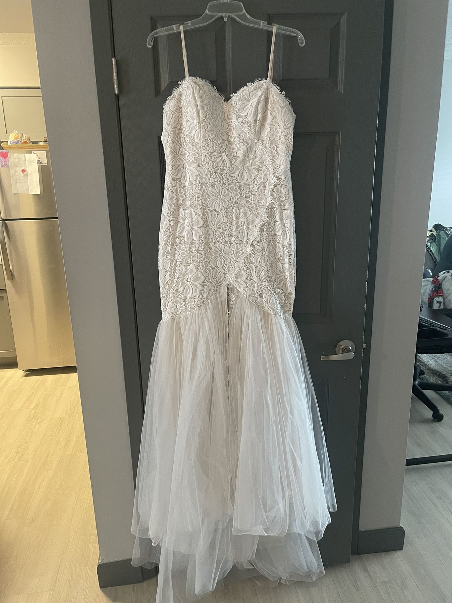 XL Wedding Dress (size 12/14)