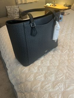 GUESS PURSE