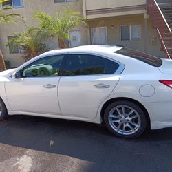 2010 Nissan Maxima 