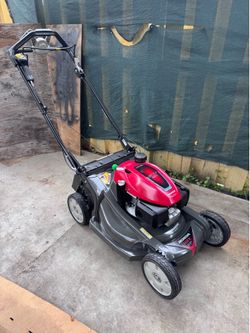 LIKE NEW AT LEAST ONE TIME WAS USED IT DID NOT EVEN GET DIRTY . SEL PROPELLED LAWNMOWER HONDA HRX-217 /200cc TWIN BLADE / BLADE CONTROL SYSTEM . XENOY