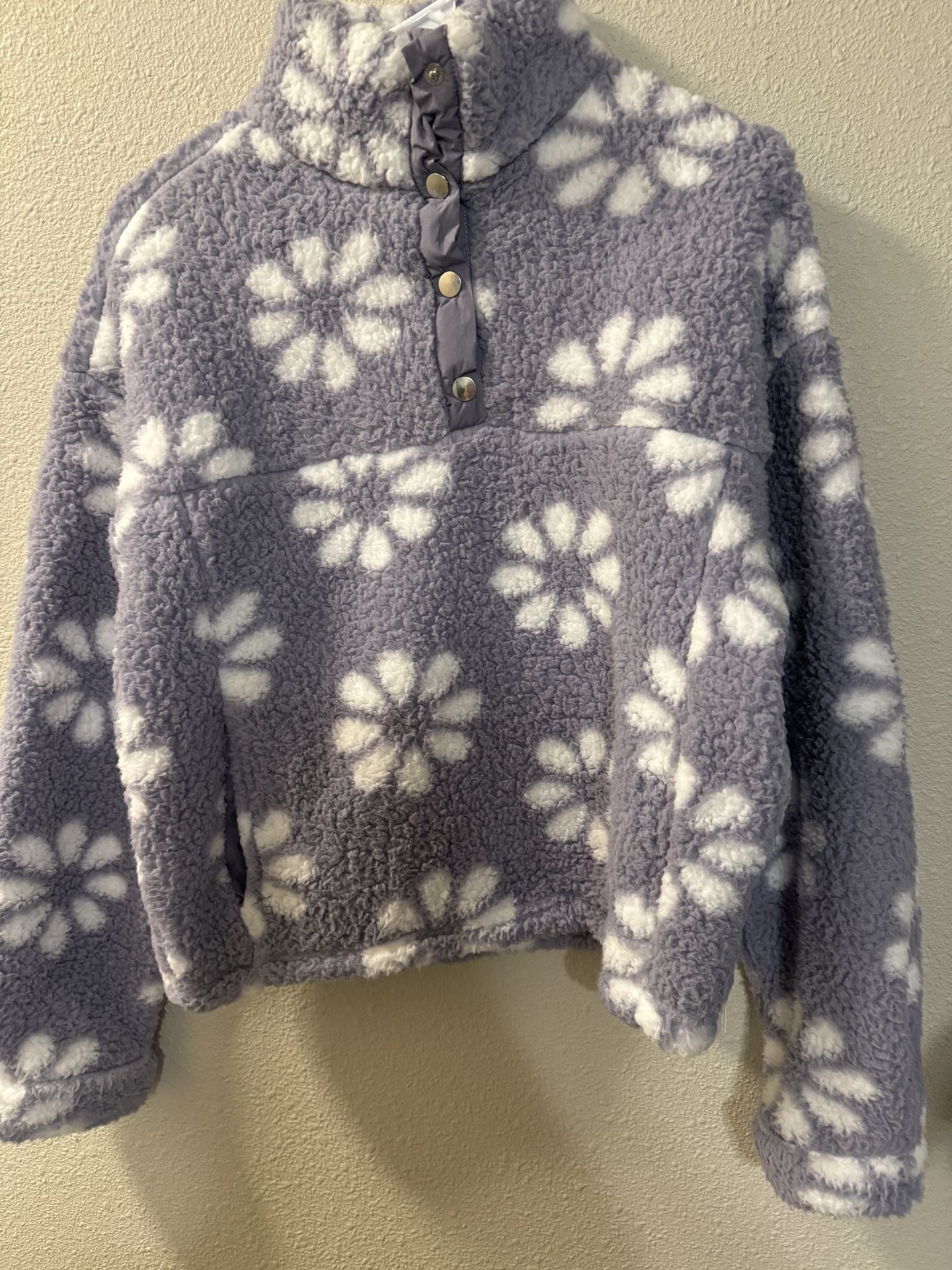 Cali 1850 Women 1/4 Snapped Collared Gray Fleece With White Daisy M O10