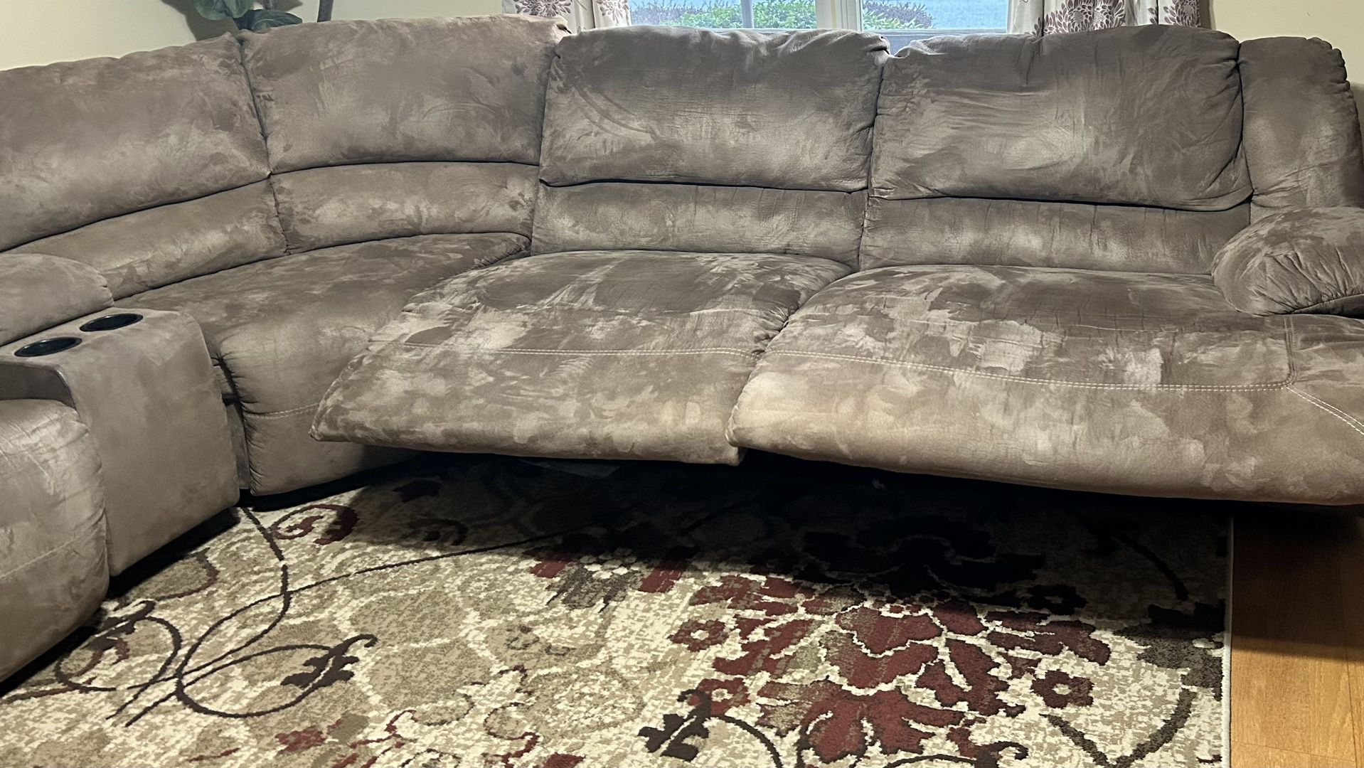 Ashley Furniture 6-piece Sectional Reclining Sofa With Chaise