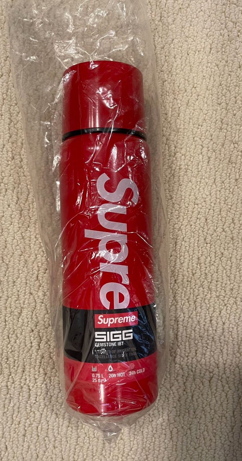 Supreme SIGG Vacuum Insulated Bottle Supreme SIGG Vacuum Insulated