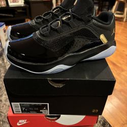 AIR JORDAN 11 CMFT LOW 