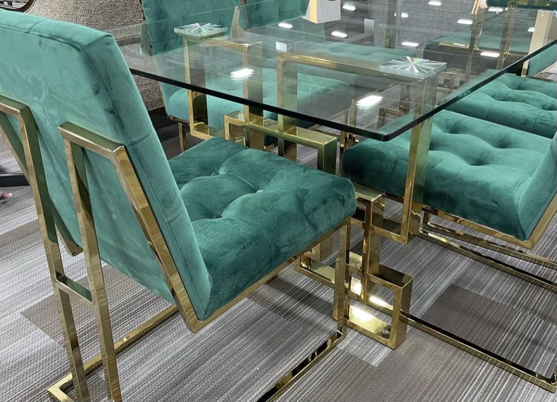 Fancy Dining Table Set 