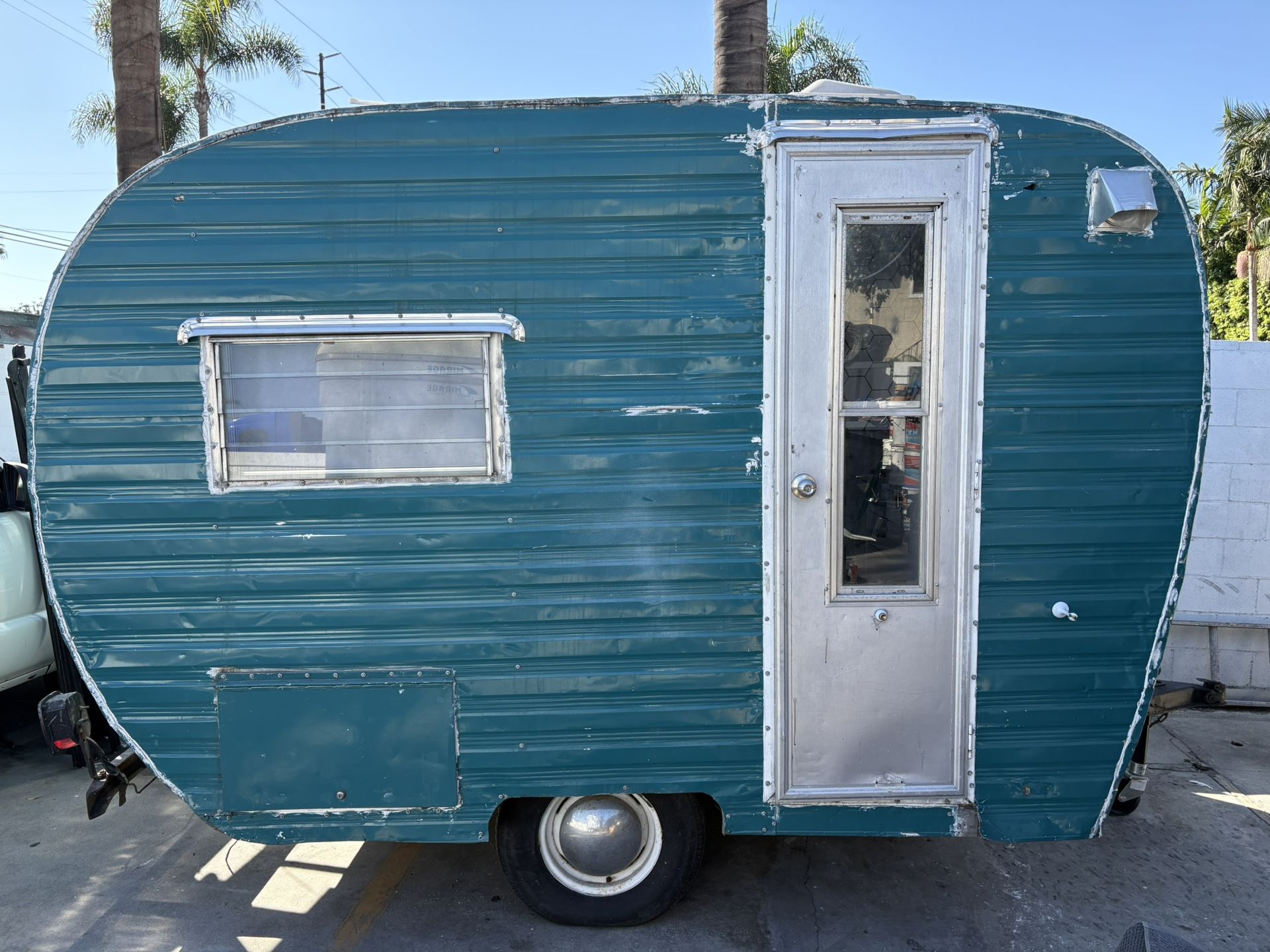 Can Ham Vintage Trailer