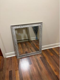 Gray Wood Grain Wall Mirror 28x33
