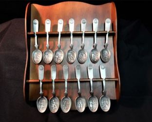 Franklin Mint "The American Colonies" 13 Pewter Spoon Collection with  Wood Display Rack