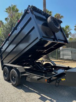 Scissor lift dump trailer