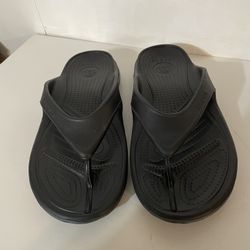 Crocs Flip Flops Women’s 10