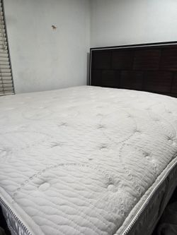 King size Mattress in good condition PICK UP ONLY