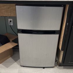 mini fridge 4ft tall
