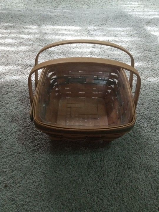 GORGEOUS Longaberger 9"x6" Berry Basket with a clear insert
