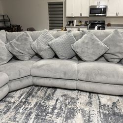 Large L-Shaped Sectional Sofa – Light Gray / Plush & Comfortable