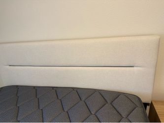 Must Go!! Queen Bed Set!