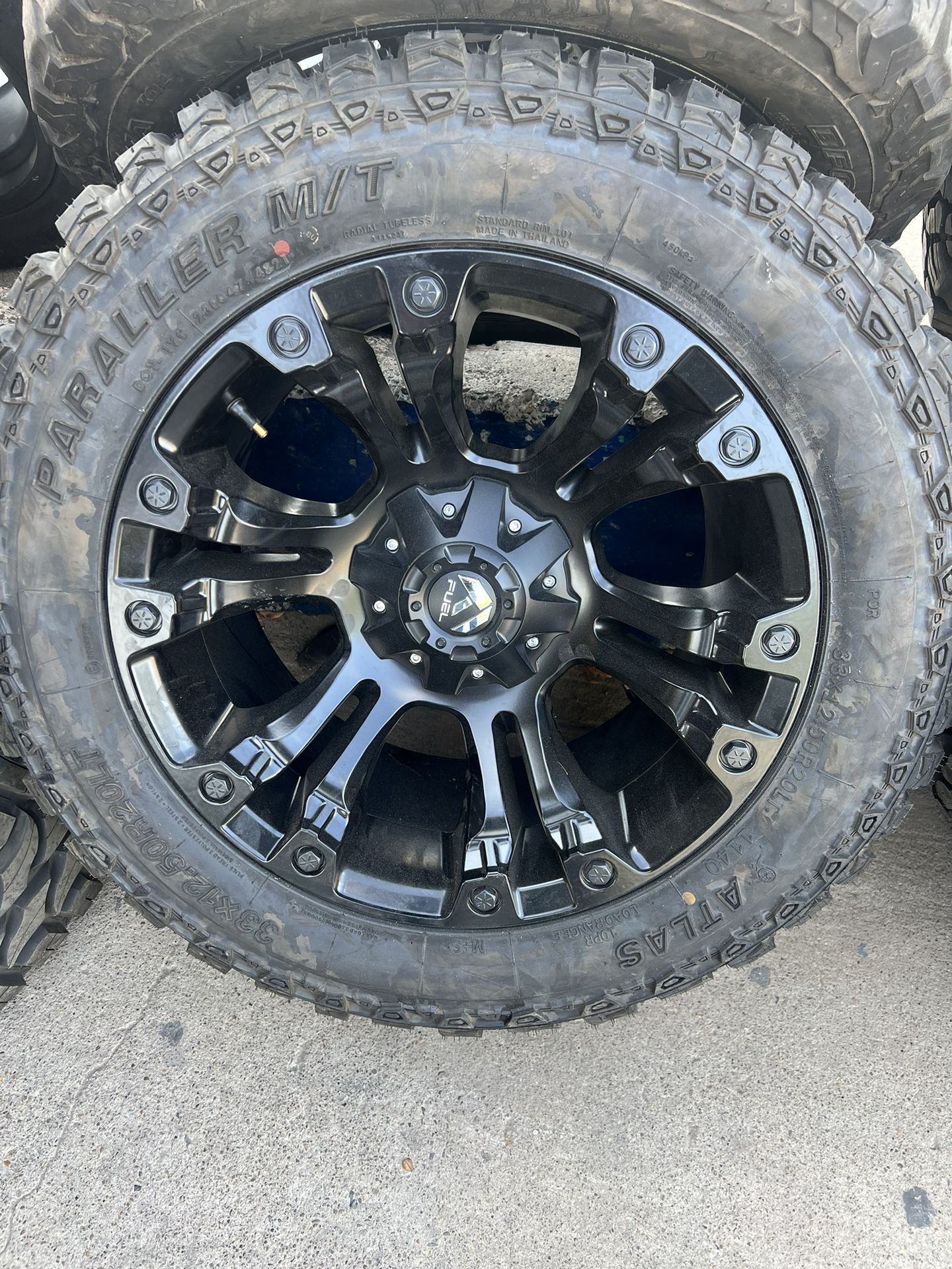 BRAND NEW SET OF FUEL WHEELS AND MUD TIRES FOR JEEP/CHEVY OBS