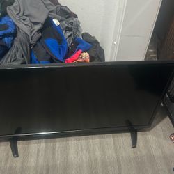 Tv for Sell Comes with Remote smart TV 