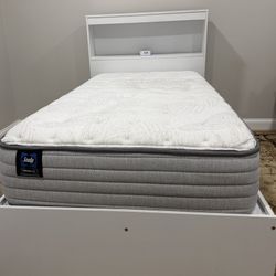 Twin Bed With Seally Posturepedic Mattress 