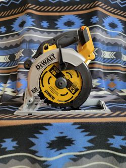 Dewalt 20V Max
Circular Saw 6 1/2
(TOOL ONLY)