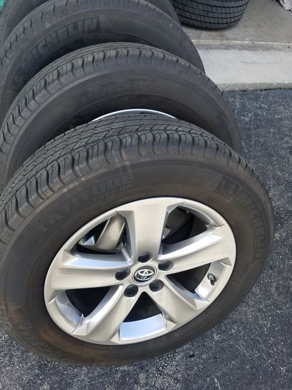 Set Of 4 17 Oem Toyota Rav4 Xle Wheels With Michelin Tires 225 Set Of 4 17 Oem Toyota Rav4 Xle Wheels With Michelin Tires 225 65r17