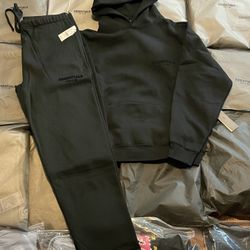 Black Essential Set