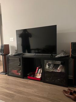 Tv stand/ entertainment center