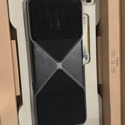 For Sale: NVIDIA RTX 5090 Founders Edition - Barely Used, Mint Condition!