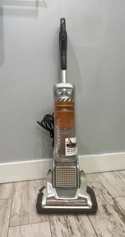 Electrolux Precision Vacuum – BrushRoll Clean Technology