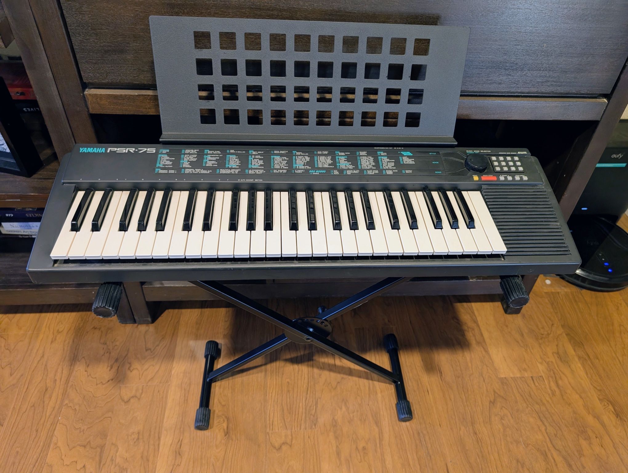 Yamaha Keyboard With Stand