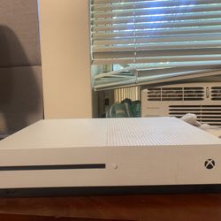 Xbox One S (Amazing Condition)