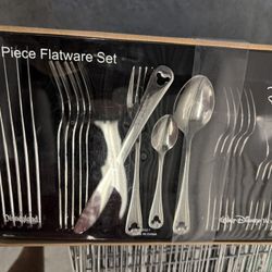 NEW IN BOX Disneyland Flatware Set