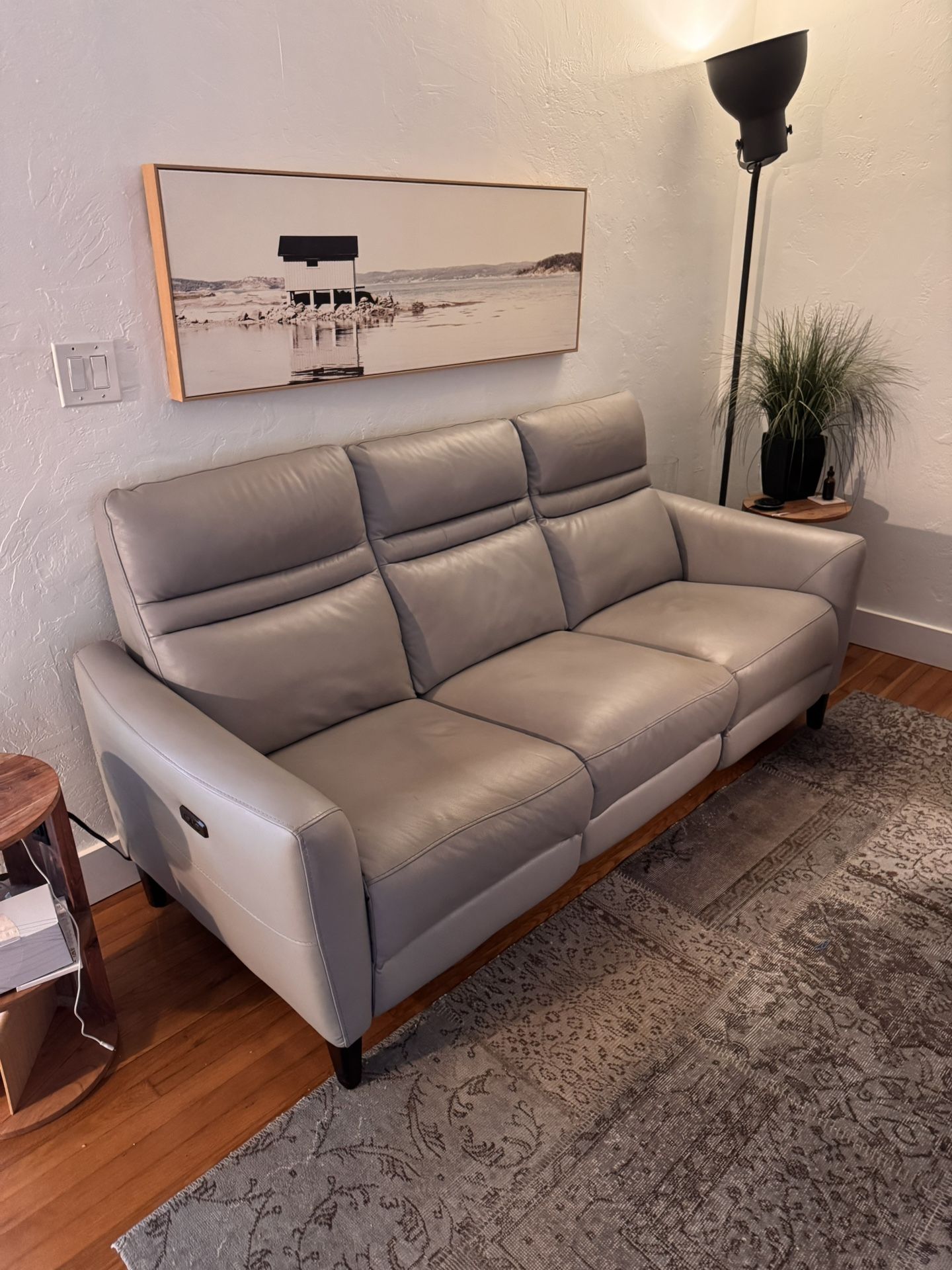 Room To Go Larino Dual Power Leather Reclining