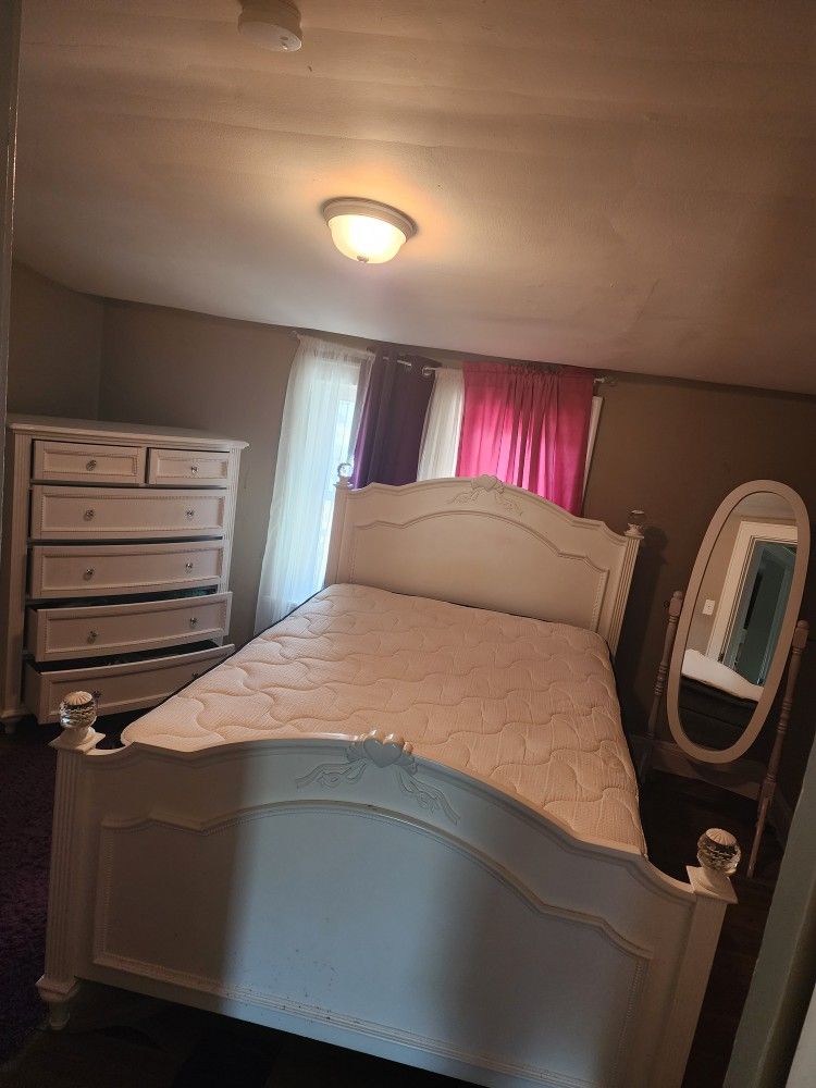 MUST GO!!! NICE 3 PIECE FULL BEDROOM SET