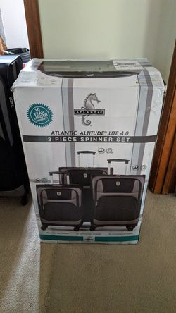 Brand new Atlantic 3-Pc. Expandable Spinner luggage Set - Black/Gunmetal