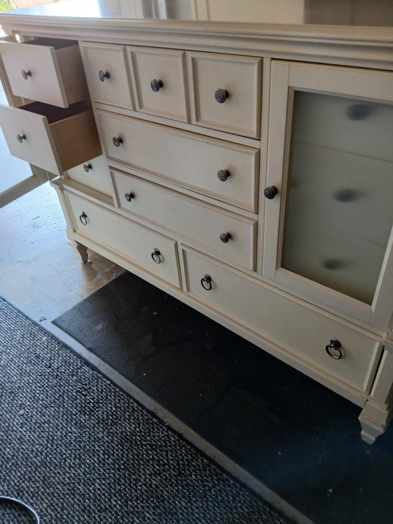 Poster Bedroom Set