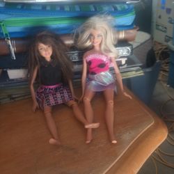 2 Barbies