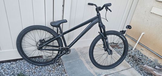 Airborne Dirt Jumper Bike with Manitou Circus Fork SRAM Brake.
