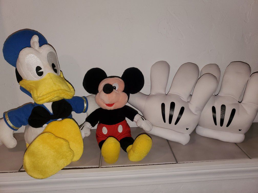 Disney's Daffy Duck, Mickey & Hands