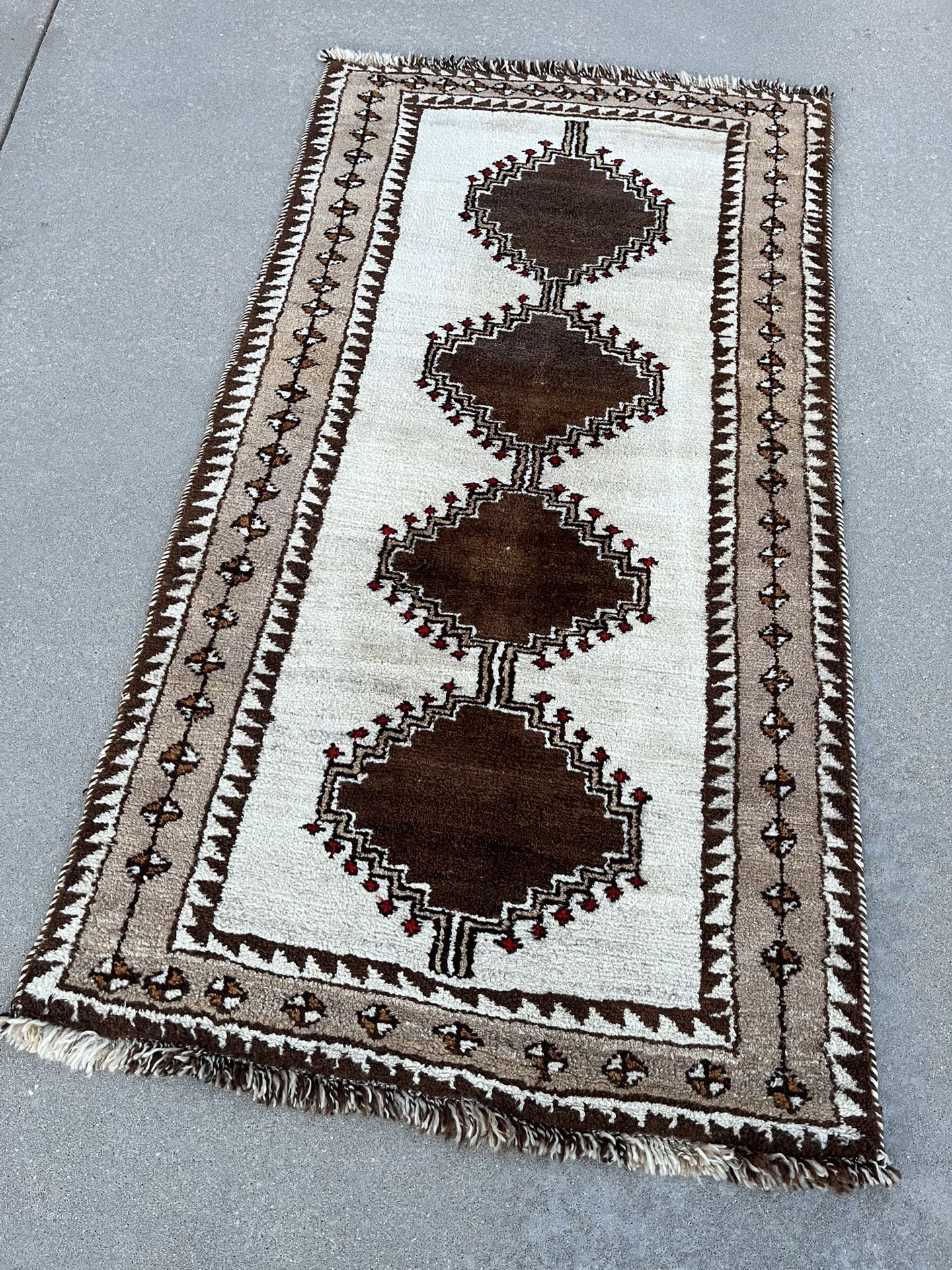 Gorgeous Handmade Southwest Style Area Rug (3’5”x6’6”)