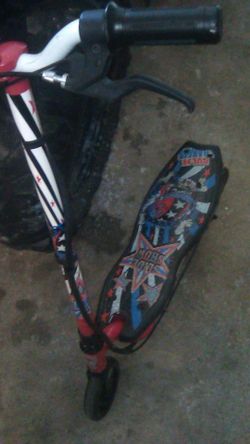 Razor electric scooter works but needs new battery. $75 obo
