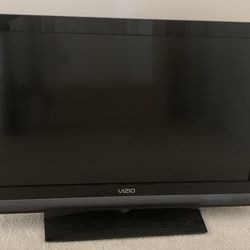 Vizio 32” TV With Stand & Wall Mount 