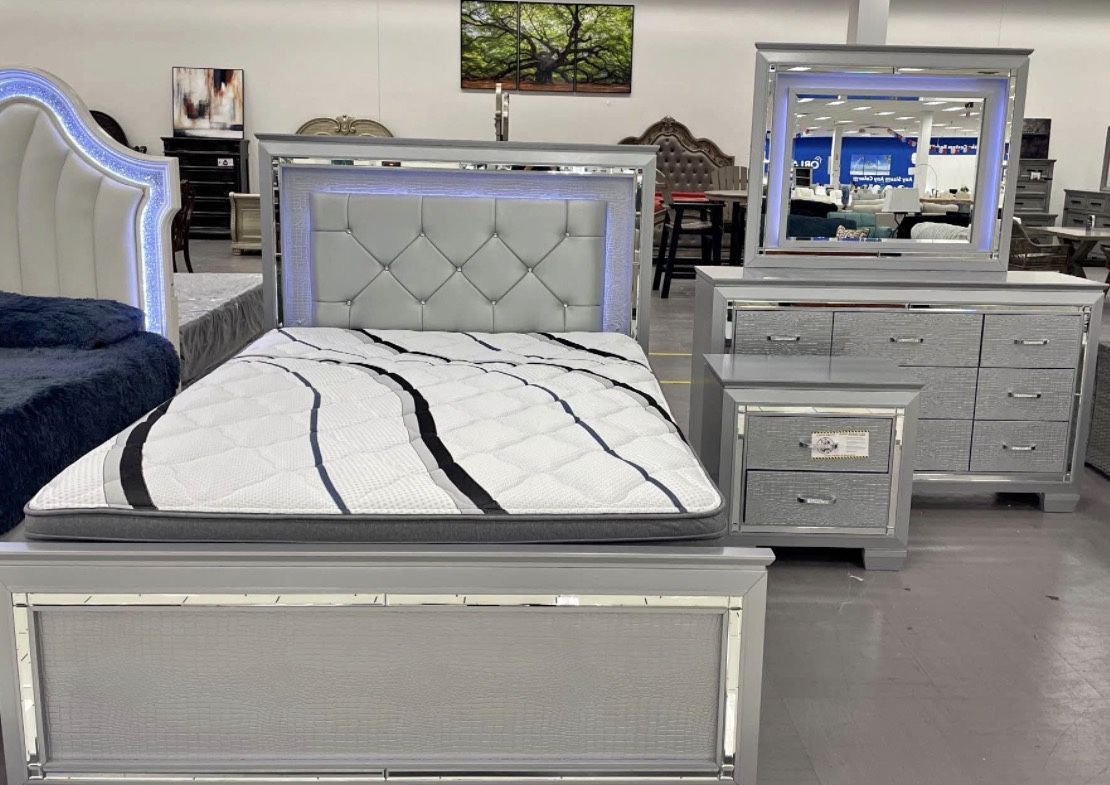 New 4pc Bedroom Set In Box