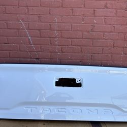 2017-2018-2019-2020-2021 Toyota Tacoma Tailgate