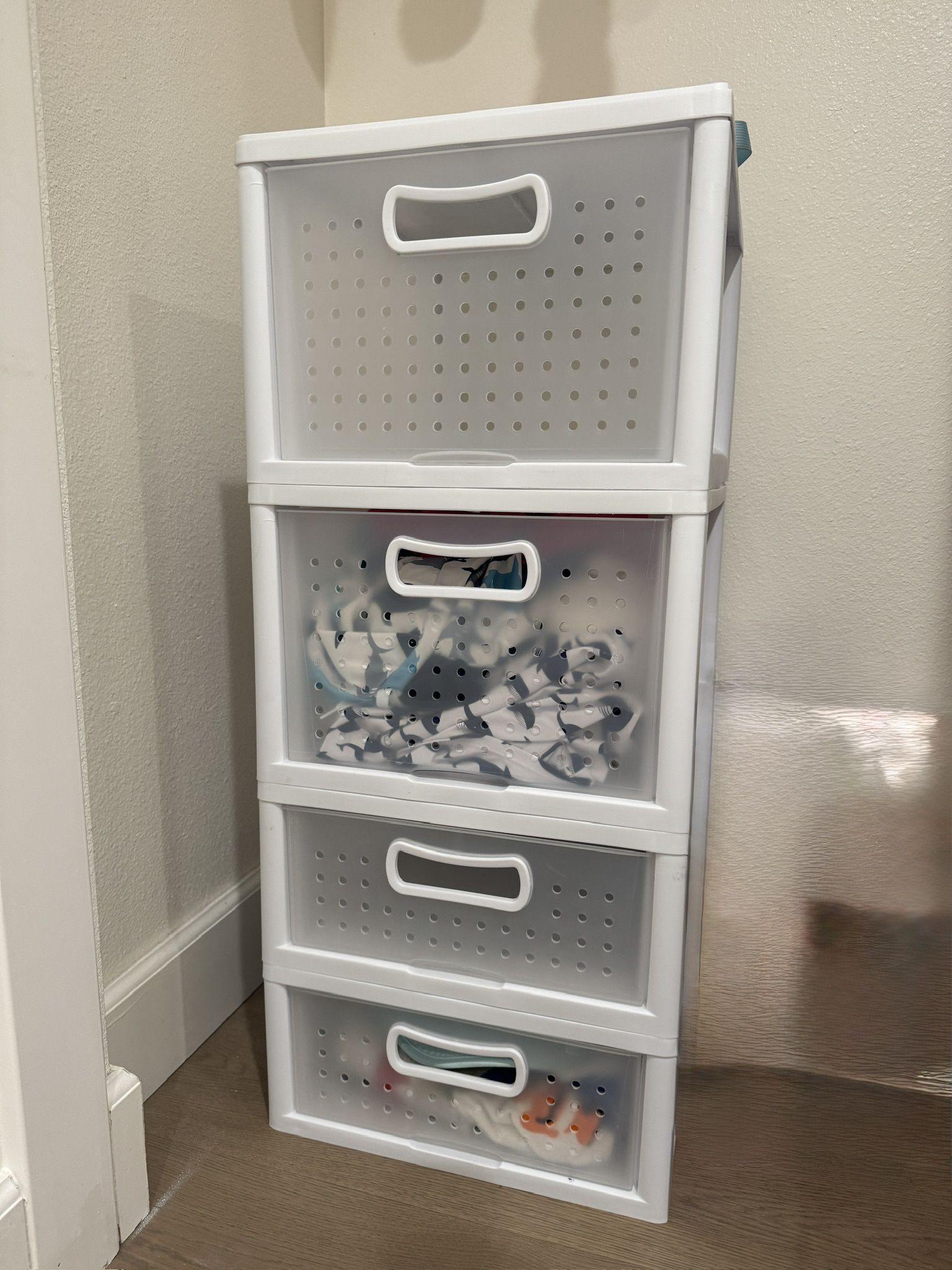 4 Sterlite Plastic Drawer