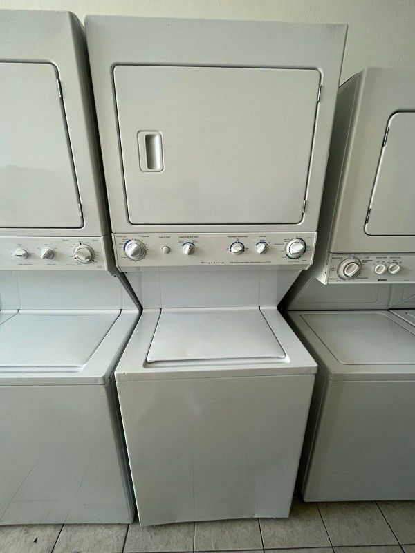 Combo Frigidaire 27 Inch Wide Great Condition