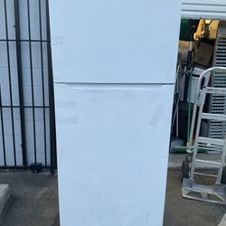 Insignia Refrigerator 